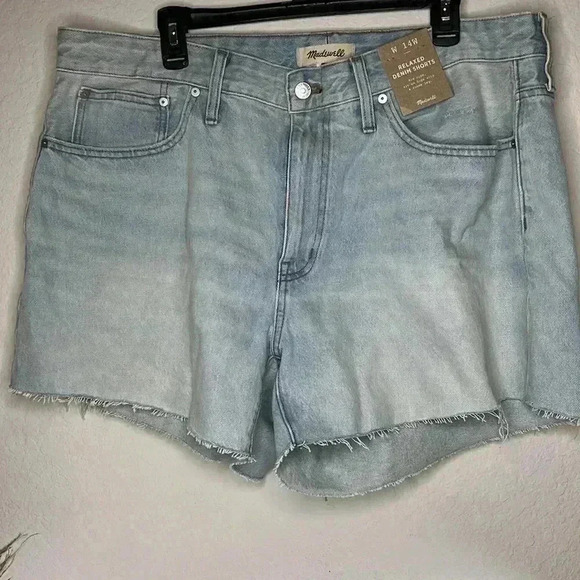 MADEWELL - MID RISE , RELAXED
DENIM SHORTS SIZE 14W - Picture 4 of 13